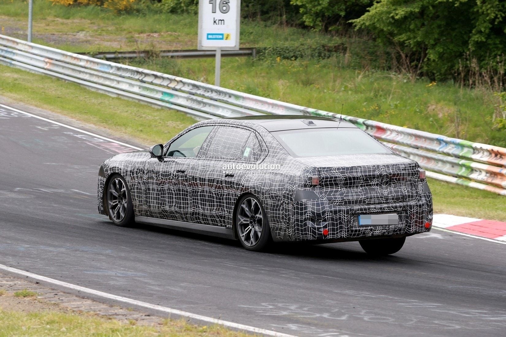 2027 BMW 7 Series Facelift Shows Neue Klasse Makeover With Split 