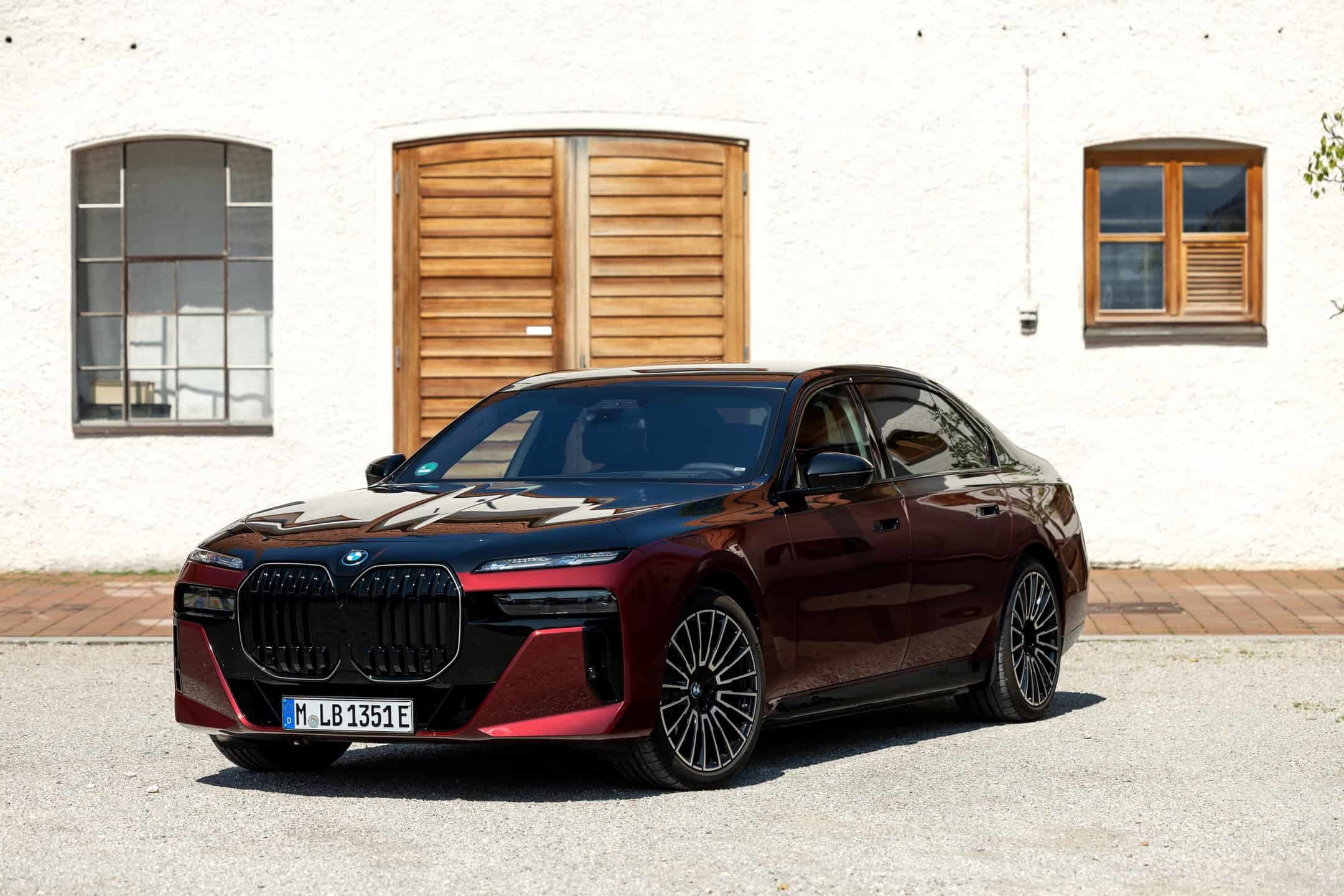 2027 BMW 7 Series Facelift Spy Video Shows Camouflaged I7