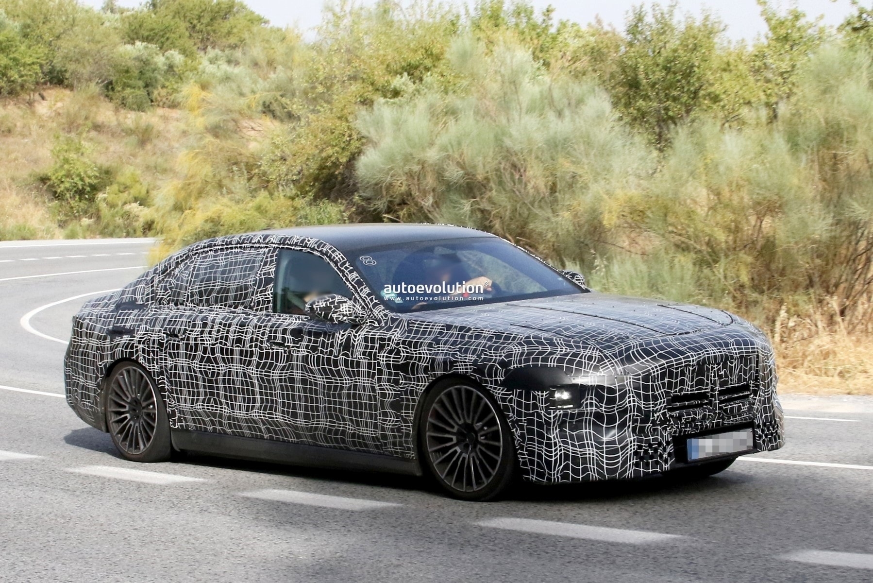 2027 BMW 7 Series LCI Spied With Revised Front Lighting System Rear 