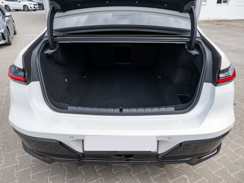 BMW I7 2023 455 CP 88950 EUR 15160 Km BMW I7 2023 455 CP 88950 EUR 15160 Km